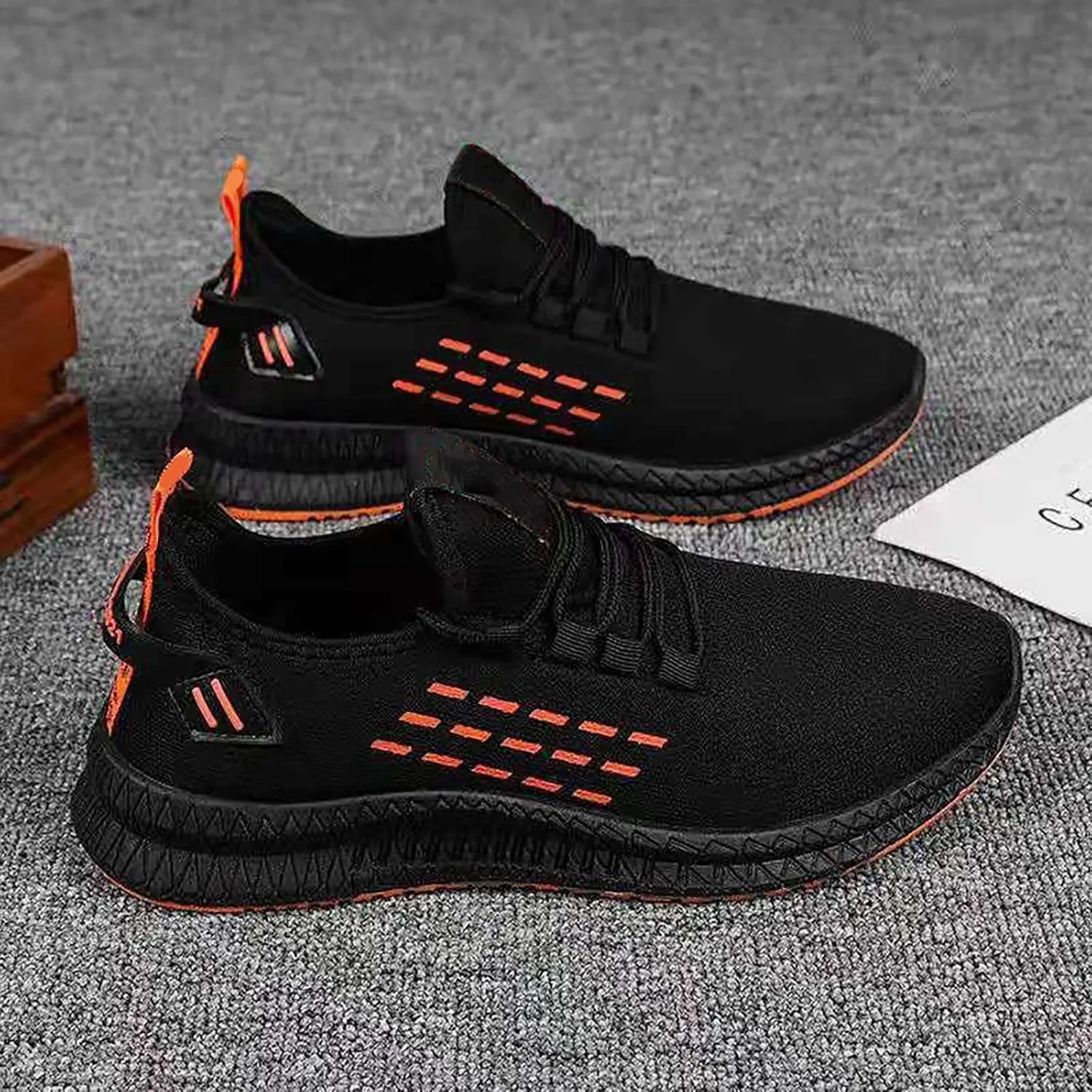 Men's Sports Shoes Mesh Lightweight Breathable Running Shoes Casual Non-Slip Fly Woven Casual Sneaker Lace Up Low Top Sneaker